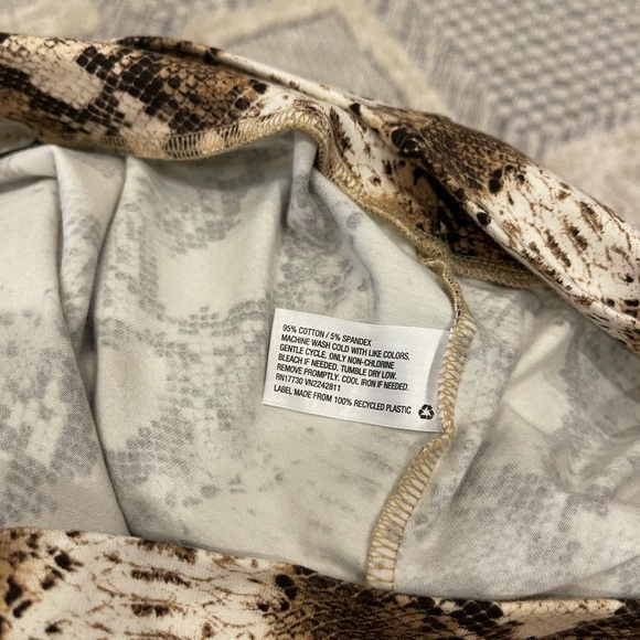 Wild Fable Mini Stretch Tan Brown Snakeskin Snake Print Skirt Size Medium - Picture 4 of 4